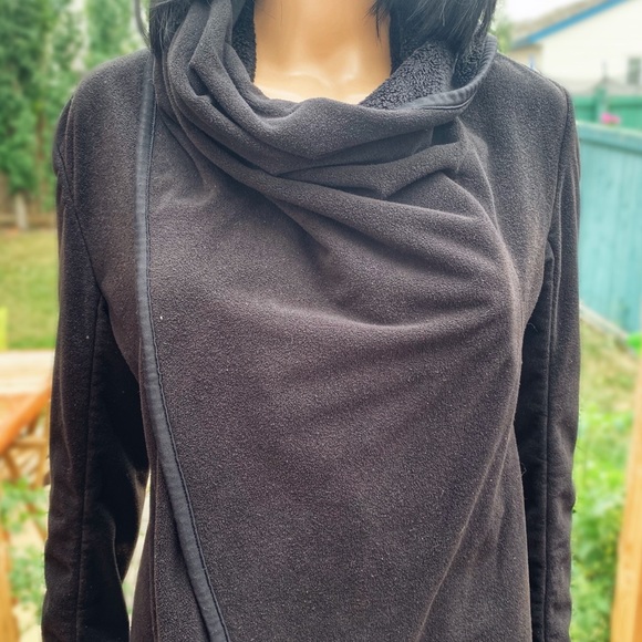 Lululemon Presence of Mind Wrap - Picture 6 of 13